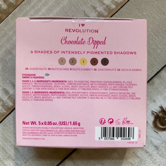 I Heart Revolution Makeup Bundle - Picture 12 of 14